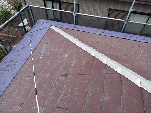 防水シート張り付け